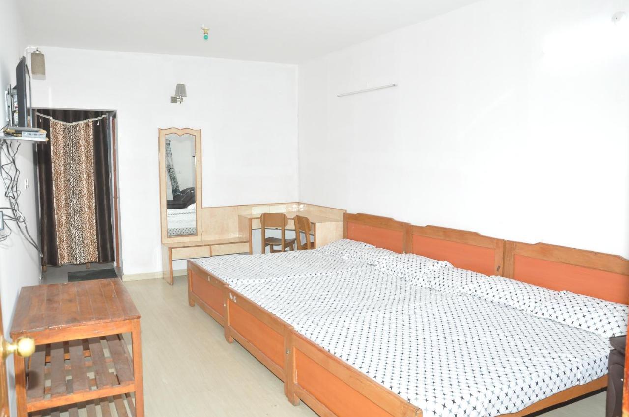 White House Anandagiri Hostel Kodaikanal Buitenkant foto